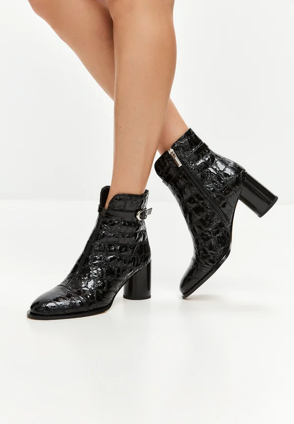 BLOCK HEEL - Cowboy/biker ankle boot - patent black