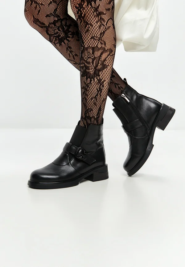 BLOCK HEELS - Cowboy/biker ankle boot - black