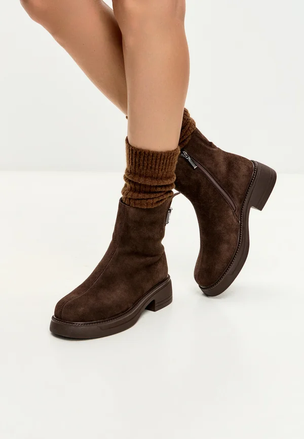 BLOCK HEELS  - Winter boots - brown