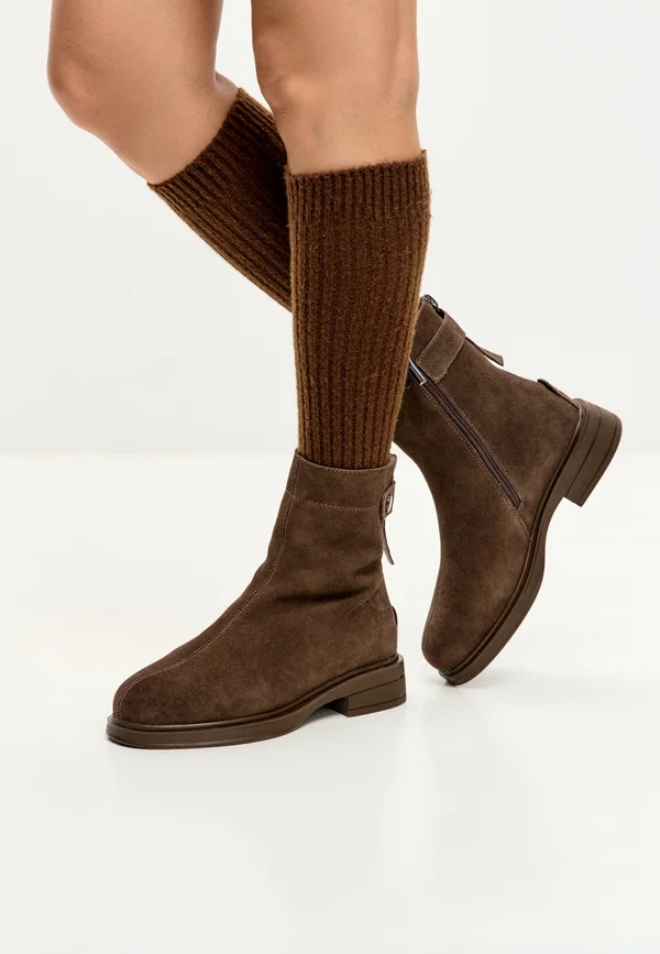 BLOCK HEELS  - Winter boots - brown