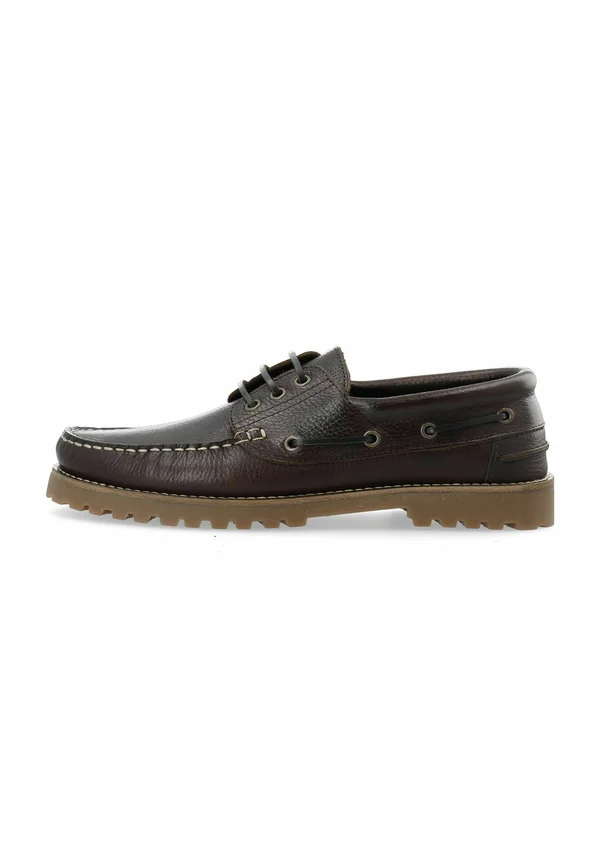 Boat shoes - brown