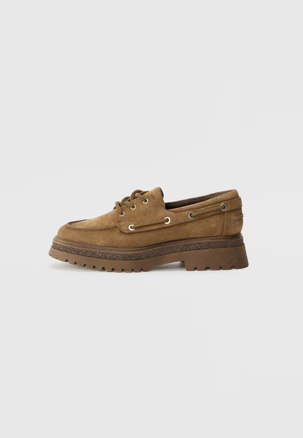 Boat shoes - camel