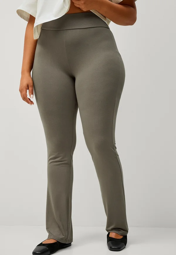 BOOTCUT WEICHE - Leggings - Trousers - braun