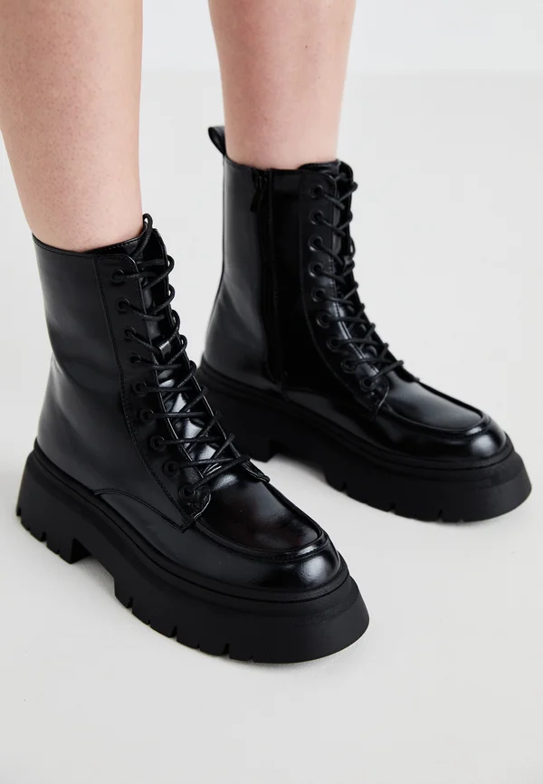 Boots - black