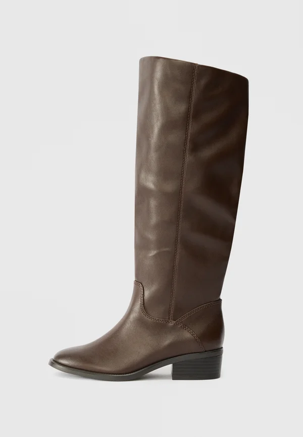 Boots - chestnut brown