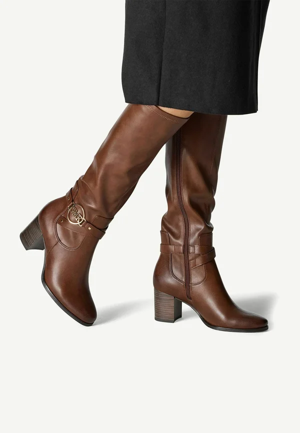 Boots - chestnut
