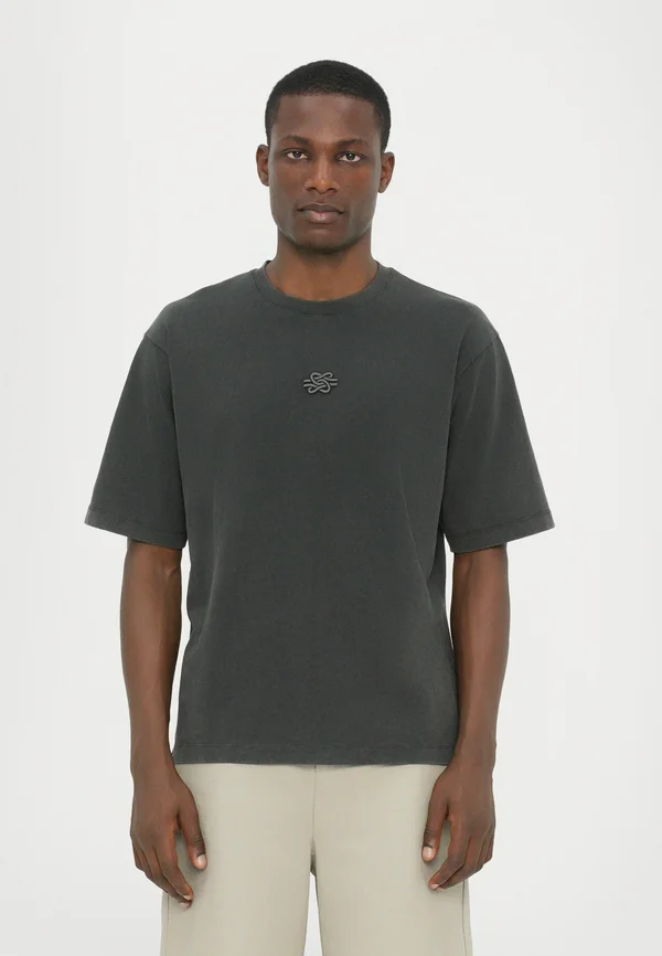 BOXY EMBROIDERED - Print T-shirt - vintage black