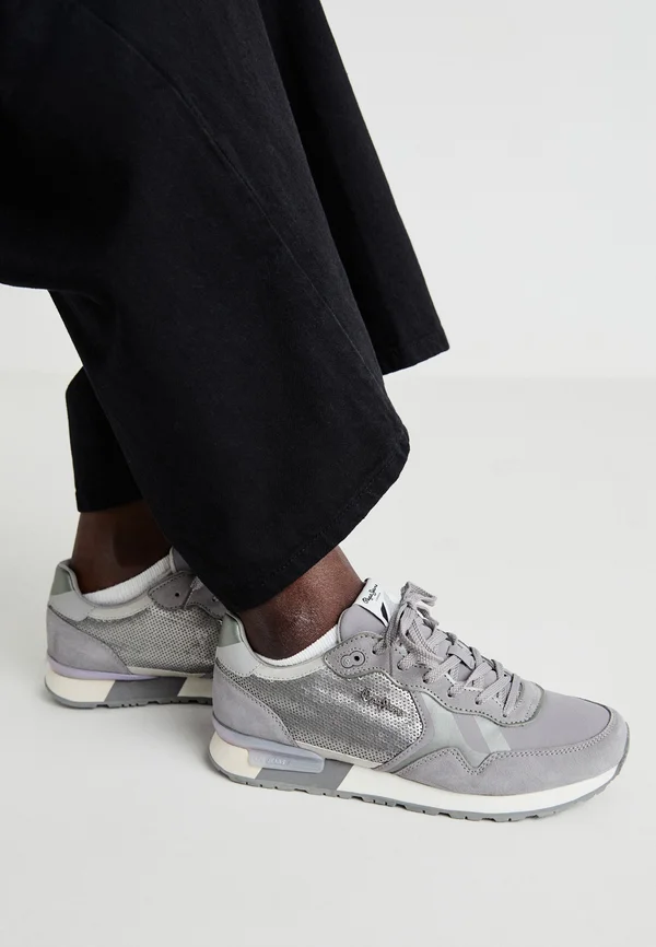 BRIT  - Trainers - middle grey