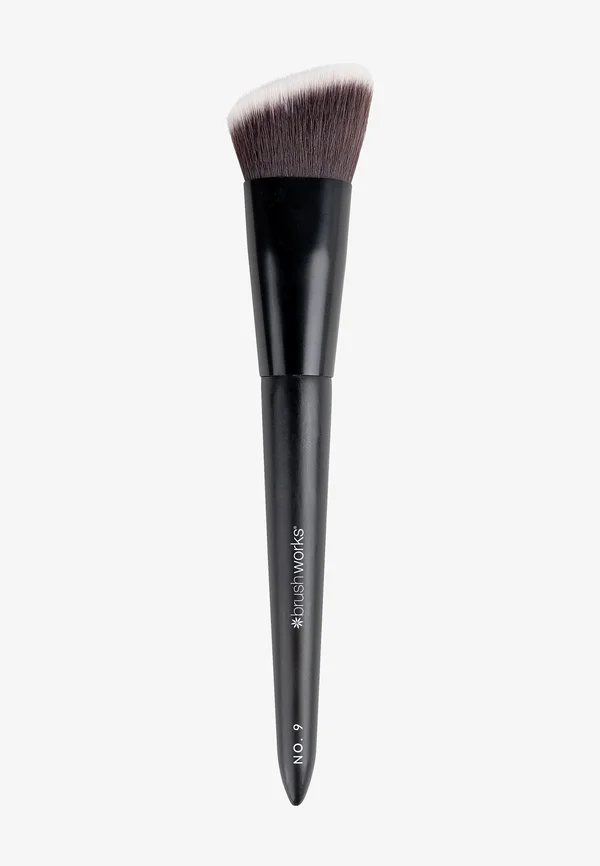 BRUSHWORKS NO. 9 ANGLED FLAT TOP FOUNDATION BUFFING BRUSH - Makeup accessory - black