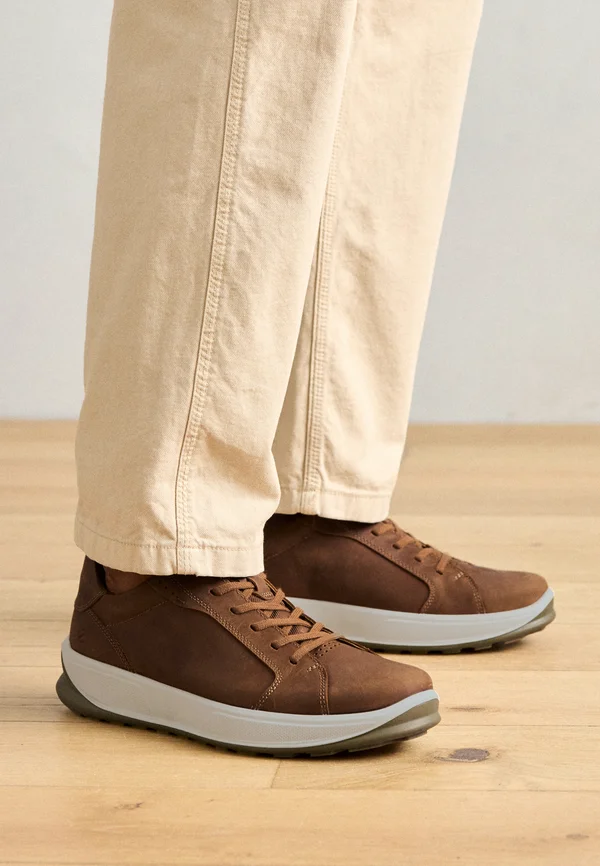 BYWAY 2.0 - Trainers - camel