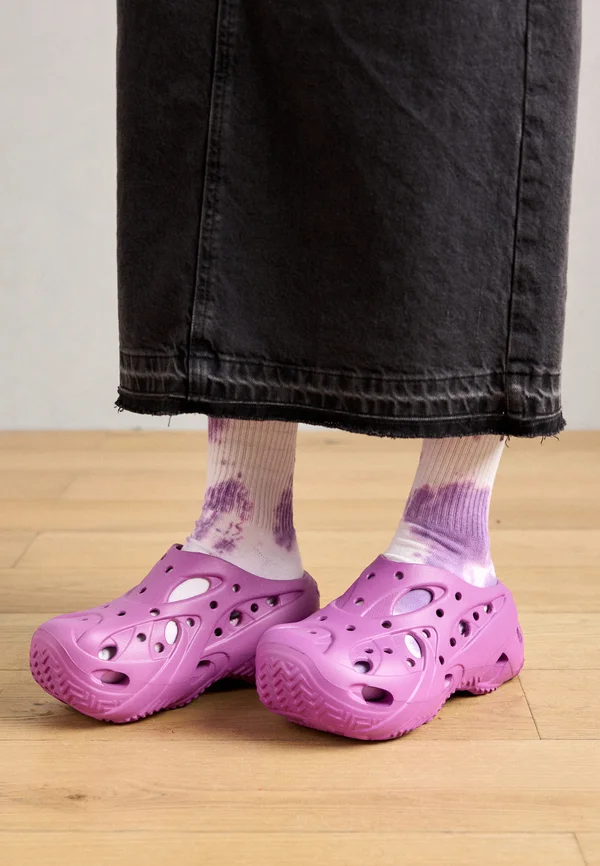 CAGED - Clogs - grapeberry