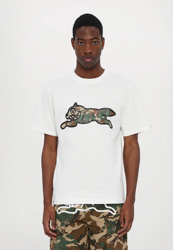 CAMO RUNNING DOG WOODLAND - Print T-shirt - white