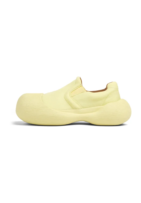 CARAMBA - Slip-ons - pastel gelb