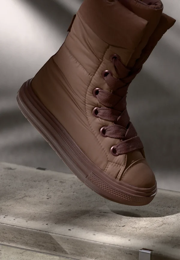 CHUCK TAYLOR ALL STAR BOOT - Platform ankle boots - totally fudged