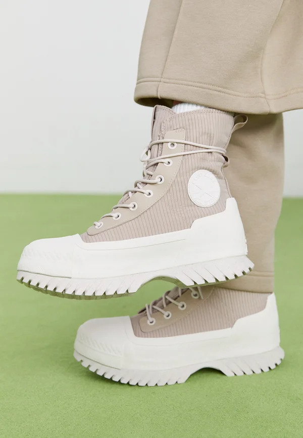 CHUCK TAYLOR ALL STAR LUGGED 2.0 PLATFORM COUNTER CLIMATE EXTRA HIGH - Platform ankle boots - taupe