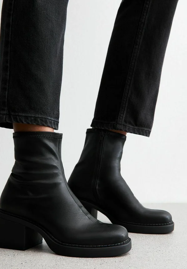 CHUNKY BLOCK - Platform ankle boots - black