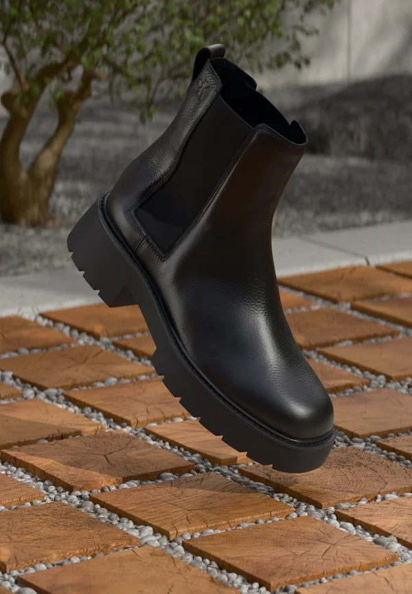 CHUNKY CHELSEA BOOT - Platform ankle boots - black