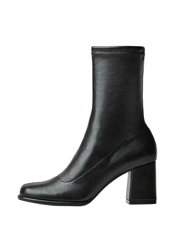 CHUNKY  - Classic ankle boots - black