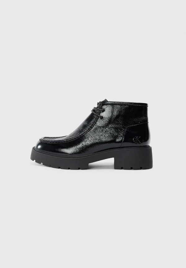 CHUNKY WALLABEE - Platform ankle boots - black