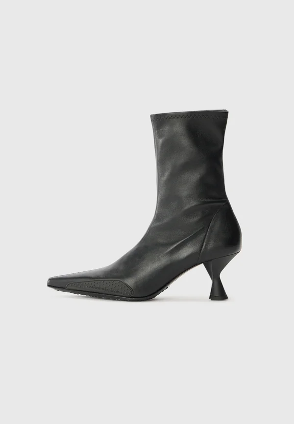 Classic ankle boots - black