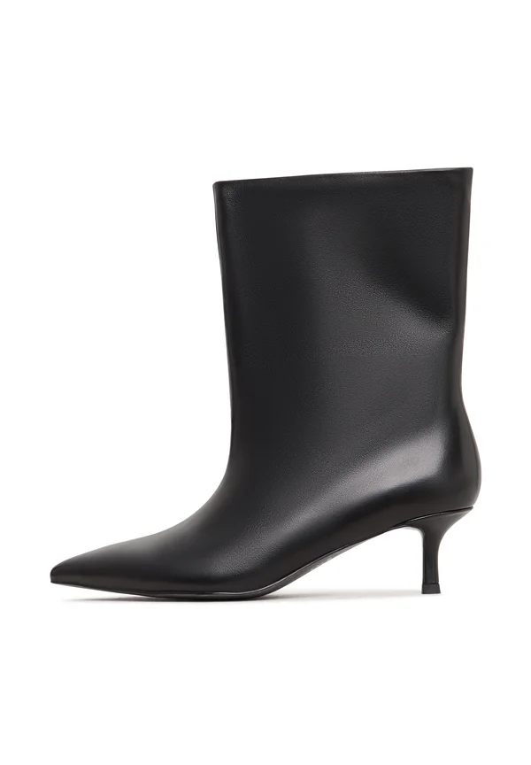 Classic ankle boots - black