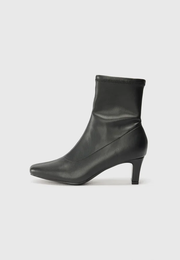 Classic ankle boots - black