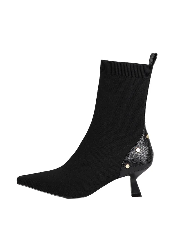 Classic ankle boots - black