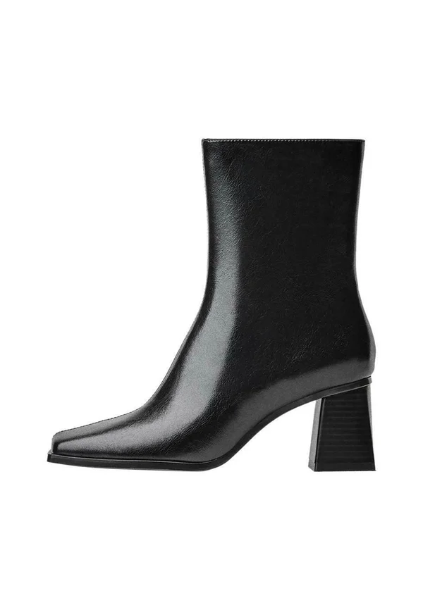 Classic ankle boots - black