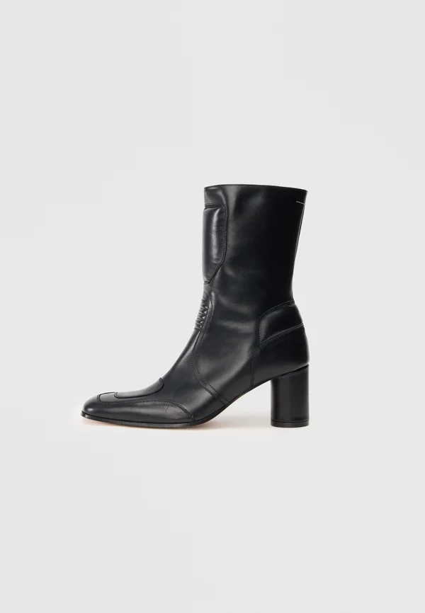 Classic ankle boots - black