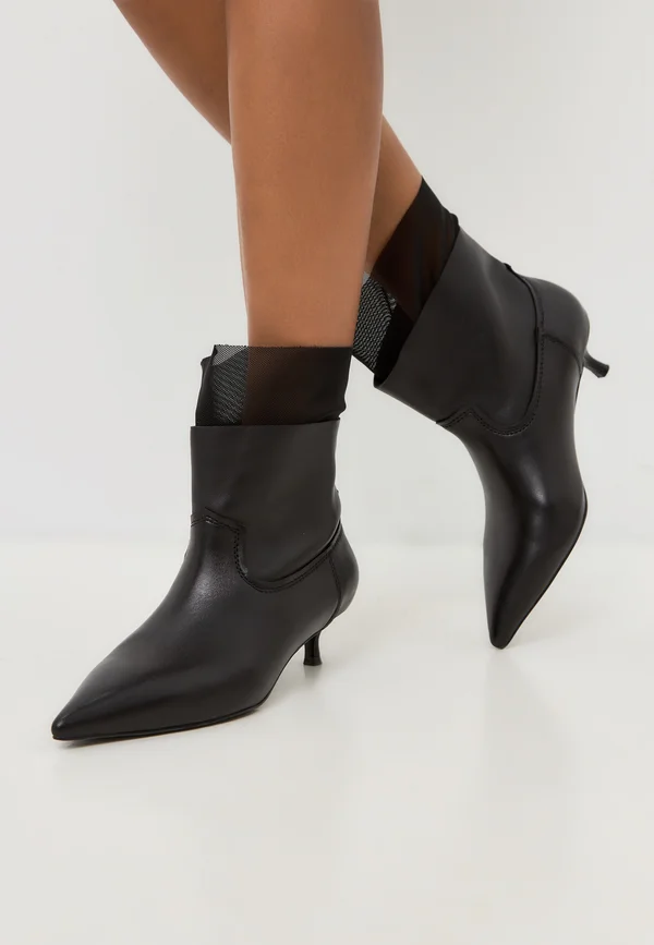 Classic ankle boots - black