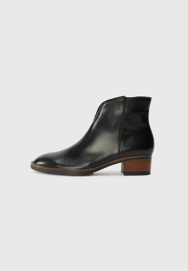 Classic ankle boots - brown
