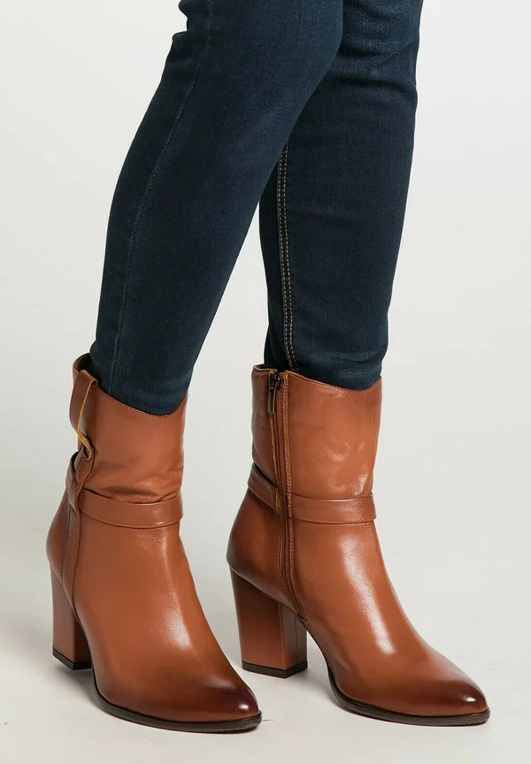 Classic ankle boots - cognac
