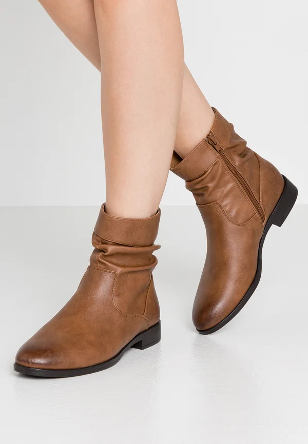 Classic ankle boots - cognac