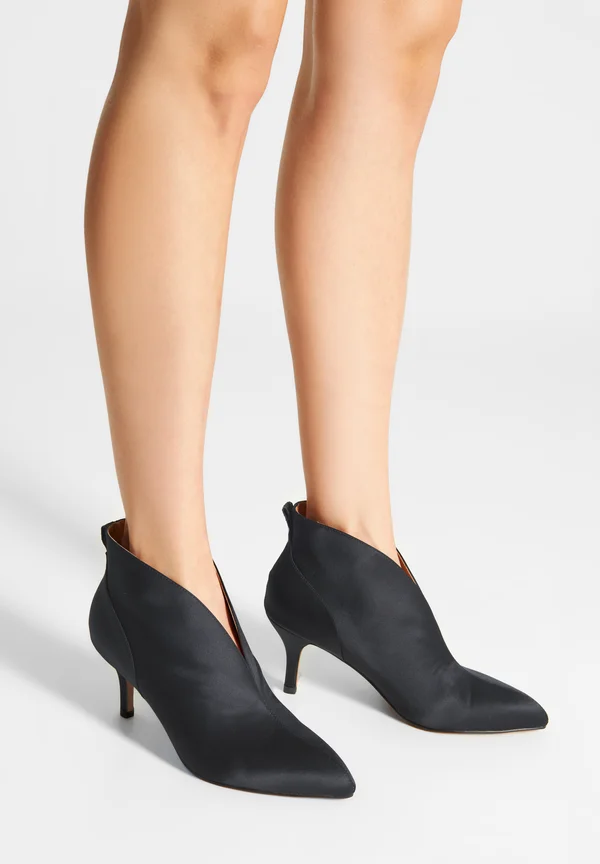Classic heels - black