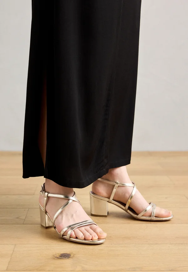 Classic heels - gold