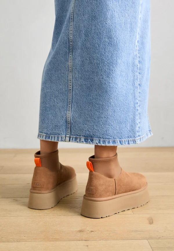 CLASSIC MINI DIPPER - Platform ankle boots - chestnut