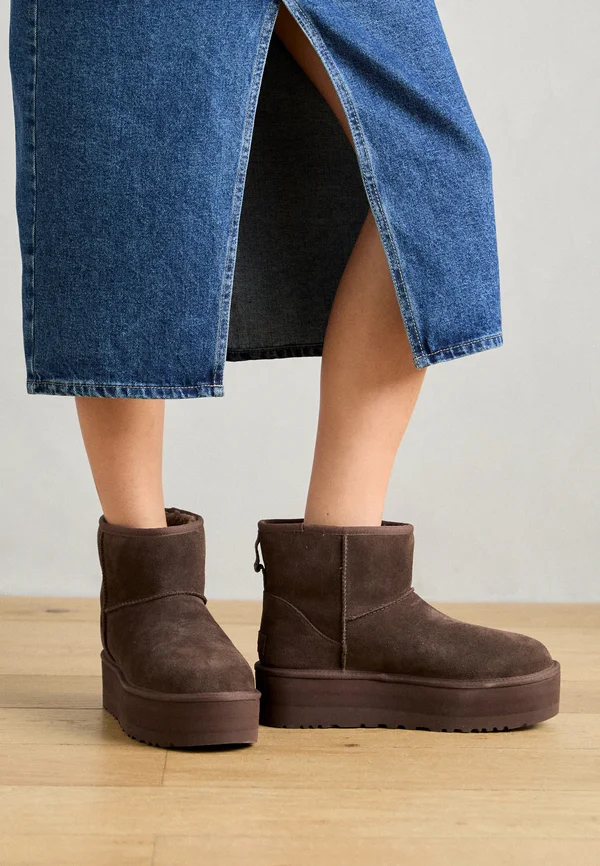 CLASSIC MINI PLATFORM - Platform ankle boots - burnt cedar