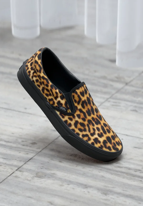 CLASSIC SLIP ON - Slip-ons - black