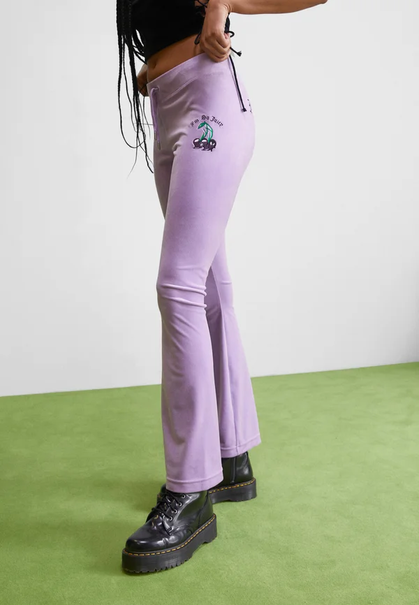 CLASSIC TRACKPANT WITH CHERRY BRANDING - Tracksuit bottoms - sheer lilac