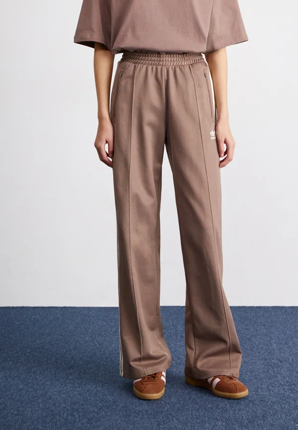 CLASSIC - Tracksuit bottoms - trace brown/wonder white