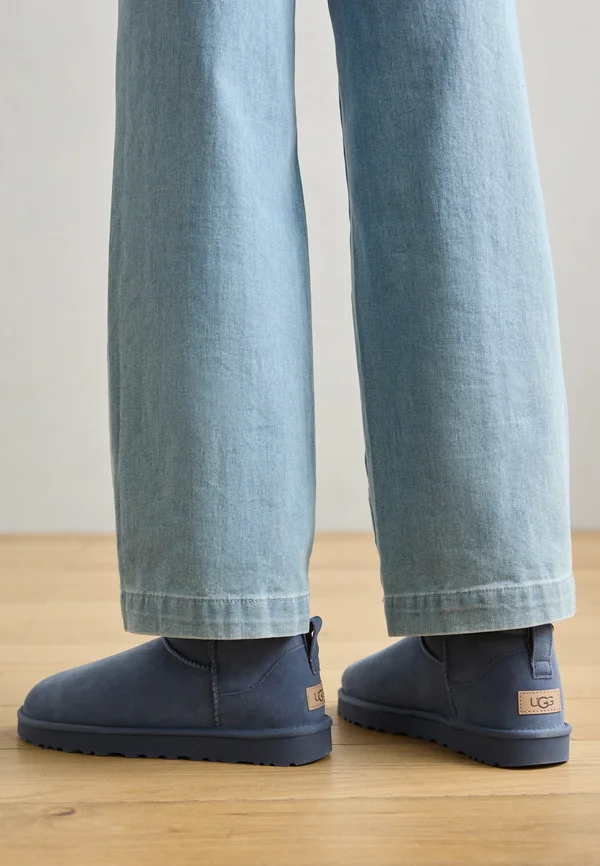 CLASSIC ULTRA MINI - Ankle boots - desert blue