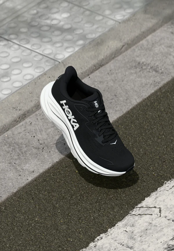 CLIFTON 10 - Road running shoes - black/white