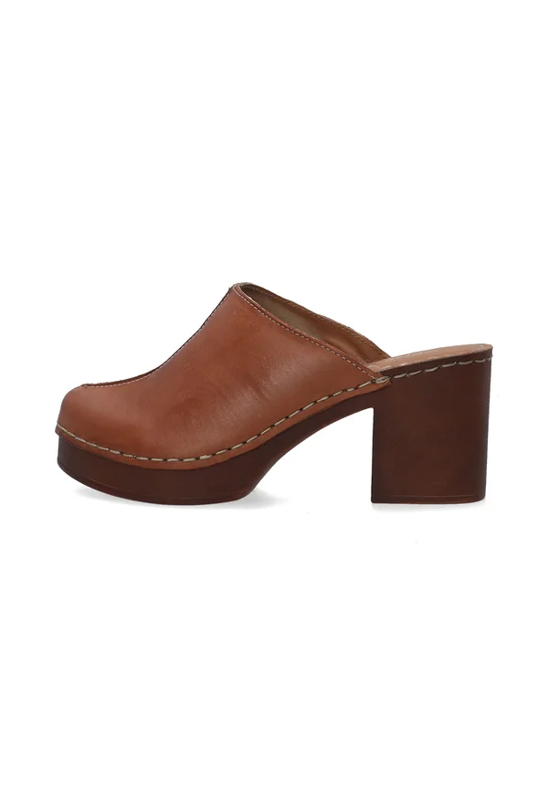 Clogs - brown