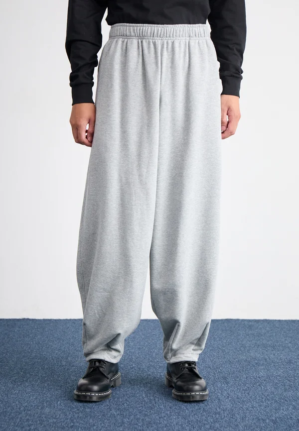 CLUB OVERSIZED PANT - Tracksuit bottoms - dark grey heather/light smoke grey/white
