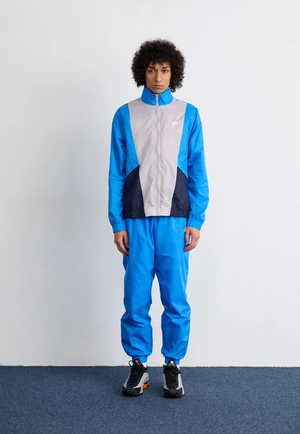 CLUB - Tracksuit - light photo blue/obsidian/college grey/white