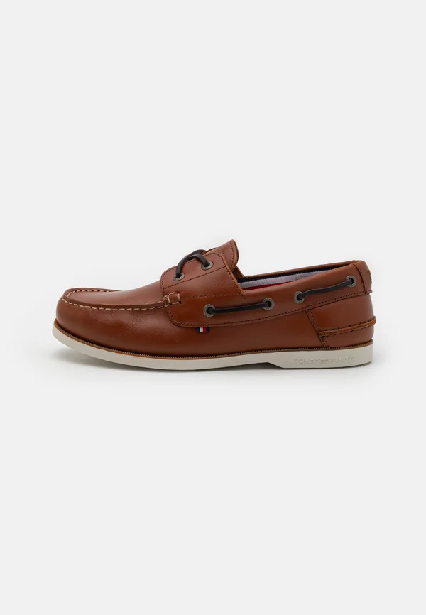CORE - Boat shoes - winter cognac