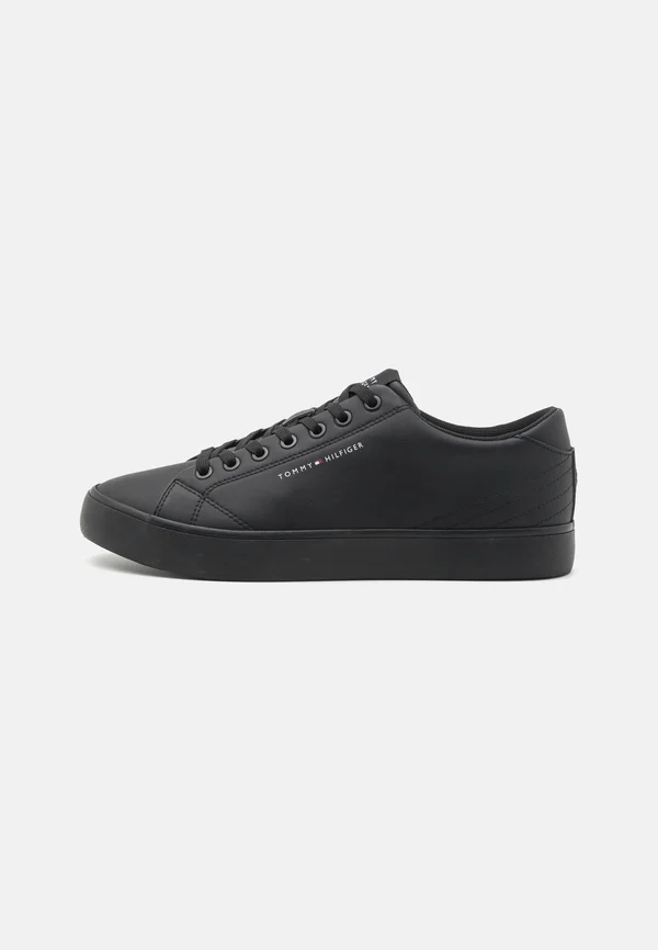 CORE  - Trainers - black