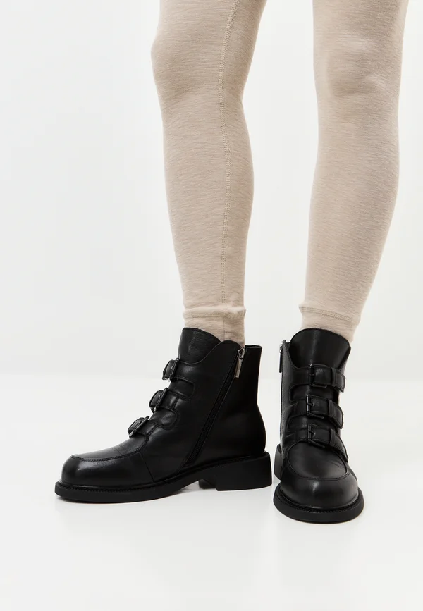 Cowboy/biker ankle boot - black