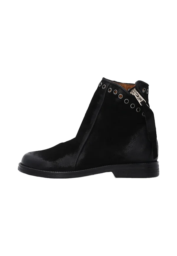 Cowboy/biker ankle boot - black