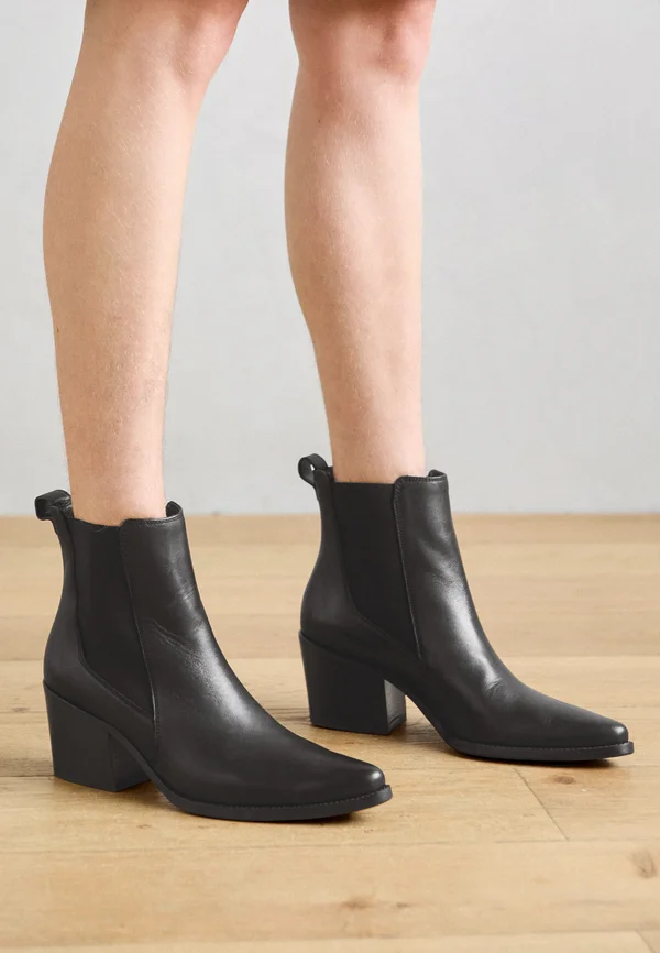 Cowboy/biker ankle boot - black